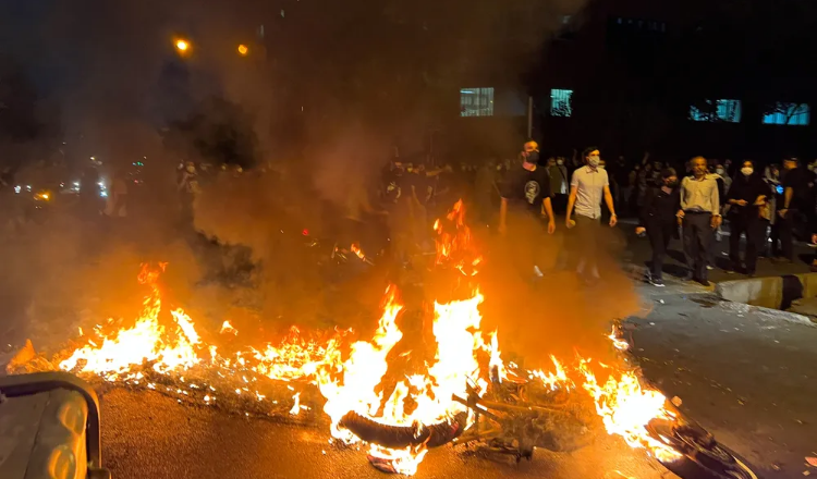 Protestos no Irã Estão Saindo do Controle